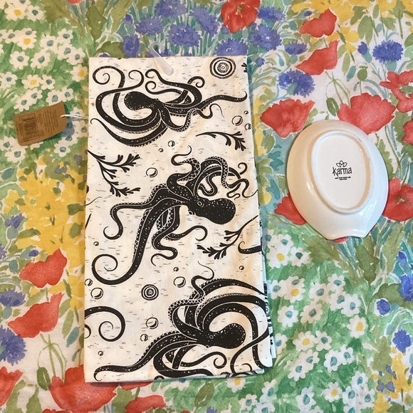 NWT Karma Octopus Tea Towel & Spoon Rest - Picture 2 of 3